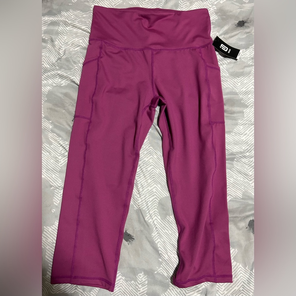 NWT Ideology Crop leggings -purple/ maroon color- w/ side pockets- size med